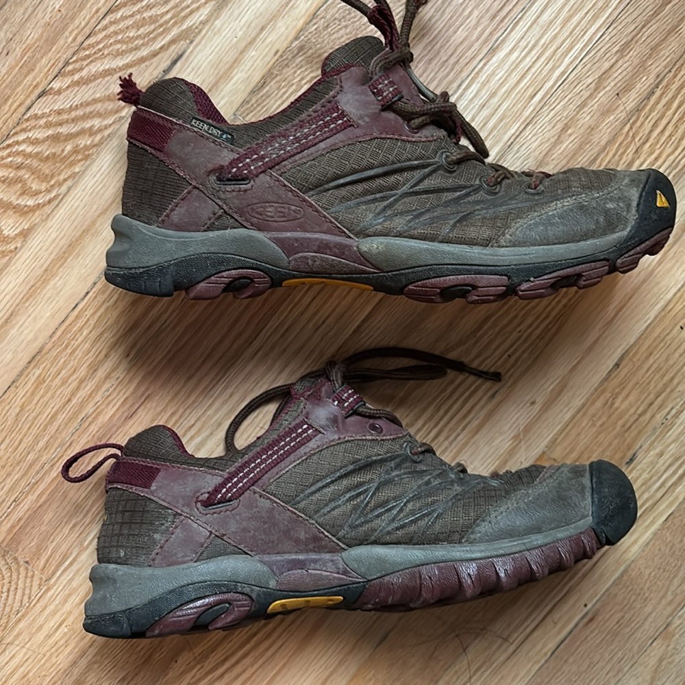 Keen Marshall Waterproof Brown burgundy Lace up Hiking Shoes - Picture 4 of 5